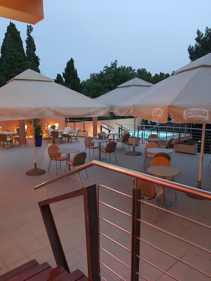 Hotel Tamaris Нови Винодолски Екстериор снимка