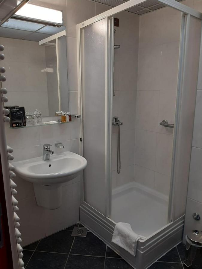 Hotel Tamaris Нови Винодолски Екстериор снимка