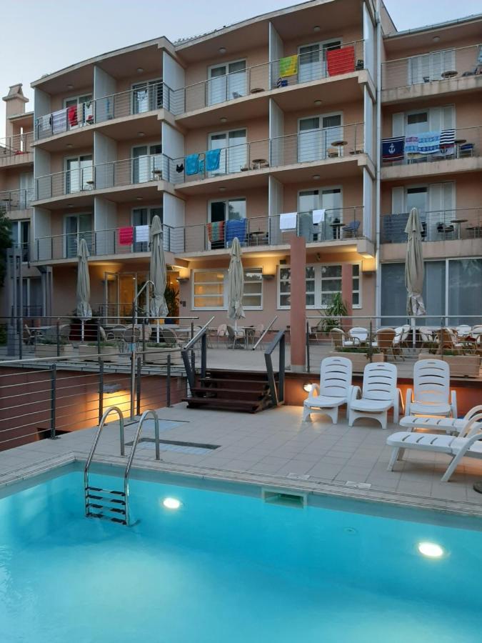 Hotel Tamaris Нови Винодолски Екстериор снимка
