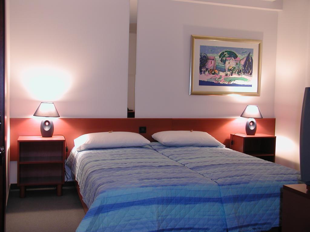 Hotel Tamaris Нови Винодолски Стая снимка